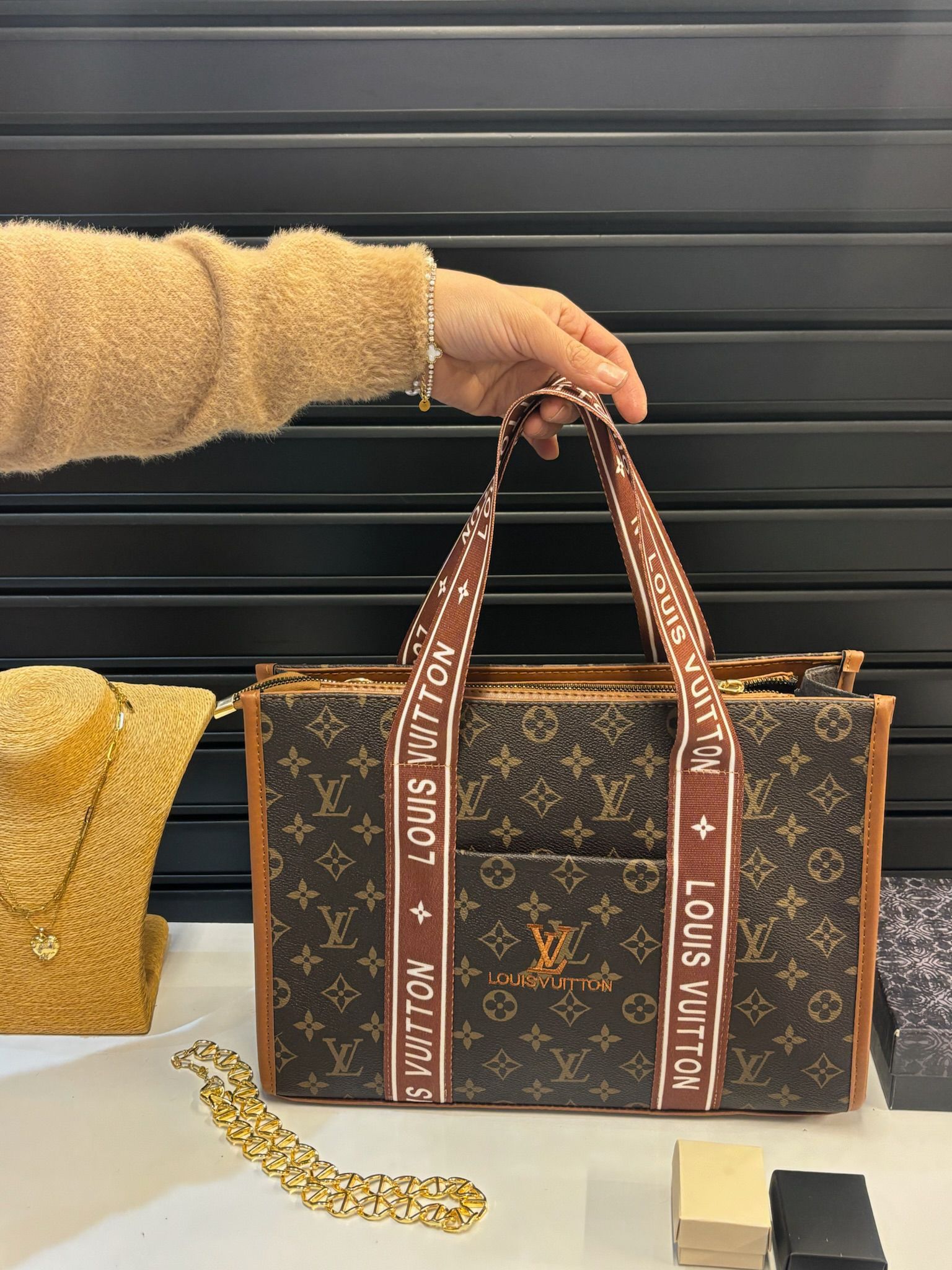 Louis Vuitton Model2